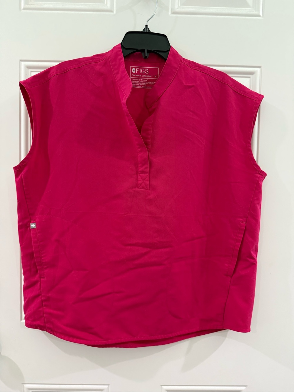 FIGS Medium Rafaela Women's Sleeveless V-Neck Scrub Top in Fuchsia